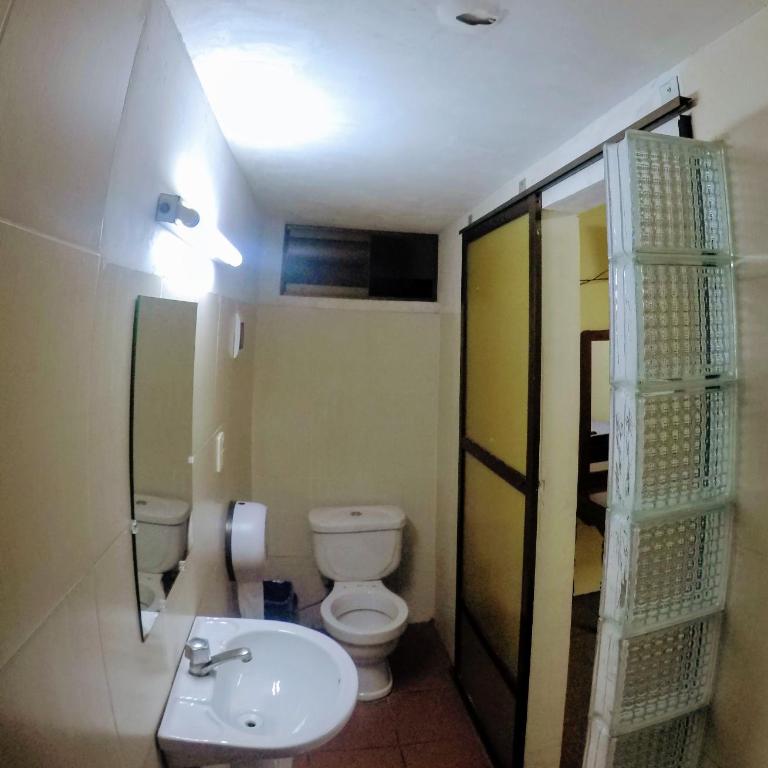 Residencial Uruguay - Twin Room with Private Bathroom - 2