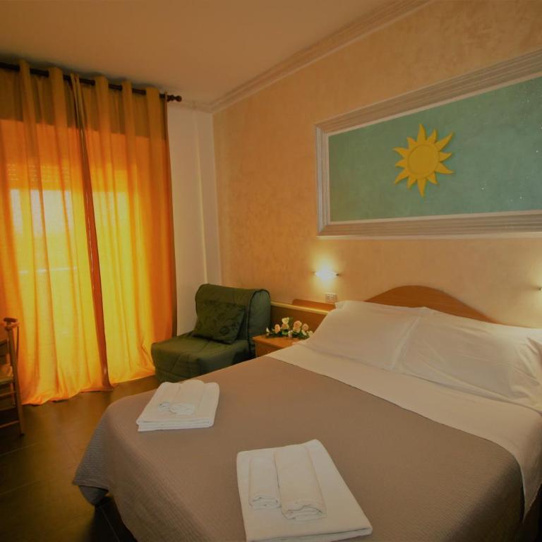 Hotel De Amicis - Camera Tripla con Balcone - 2