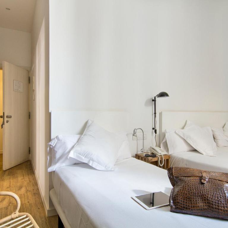 Som Nit Born - Triple Room with Balcony - 5