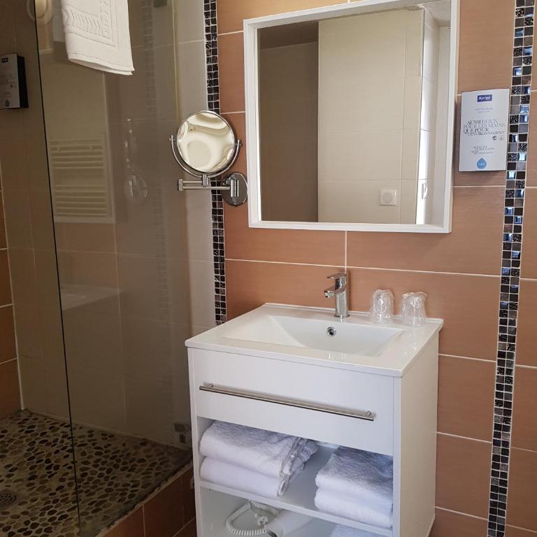 KYRIAD LYON EST – Saint Quentin Fallavier - Chambre Quadruple Standard - 3