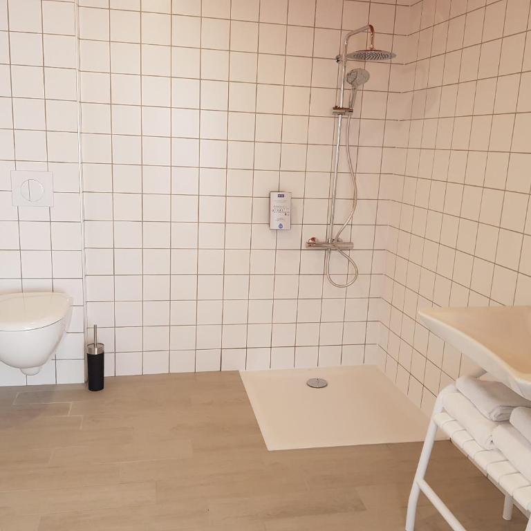 KYRIAD LYON EST – Saint Quentin Fallavier - Chambre Supérieure avec 3 Lits Simples - 4