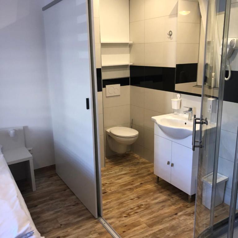 Center Rooms Villach - Habitación Doble con baño privado - 4