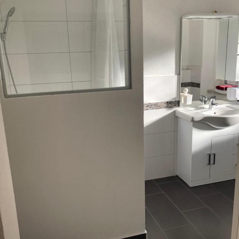 Center Rooms Villach - Habitación Individual con baño - 4