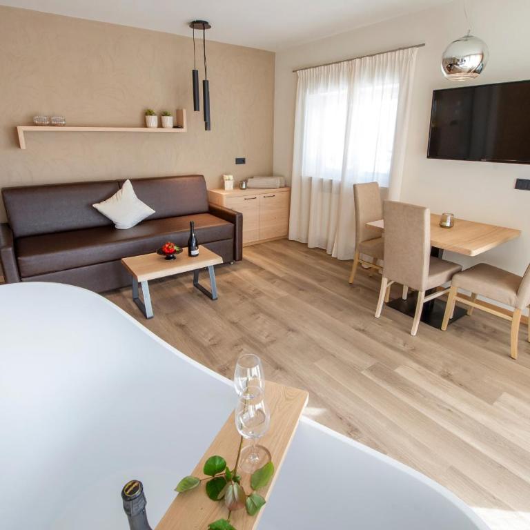 Haus Gregori Modern & Central Stay in Vineyard with Rooftop & Served Breakfast - Appartamento con Vista Piscina - Dependance - 17