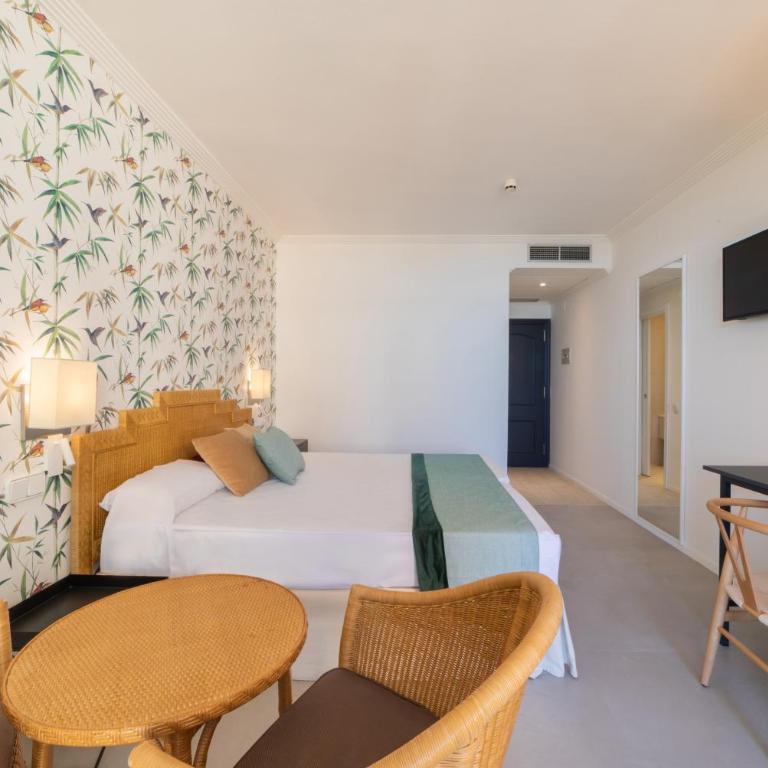 Palas Pineda - Standard Quadruple Room - 4