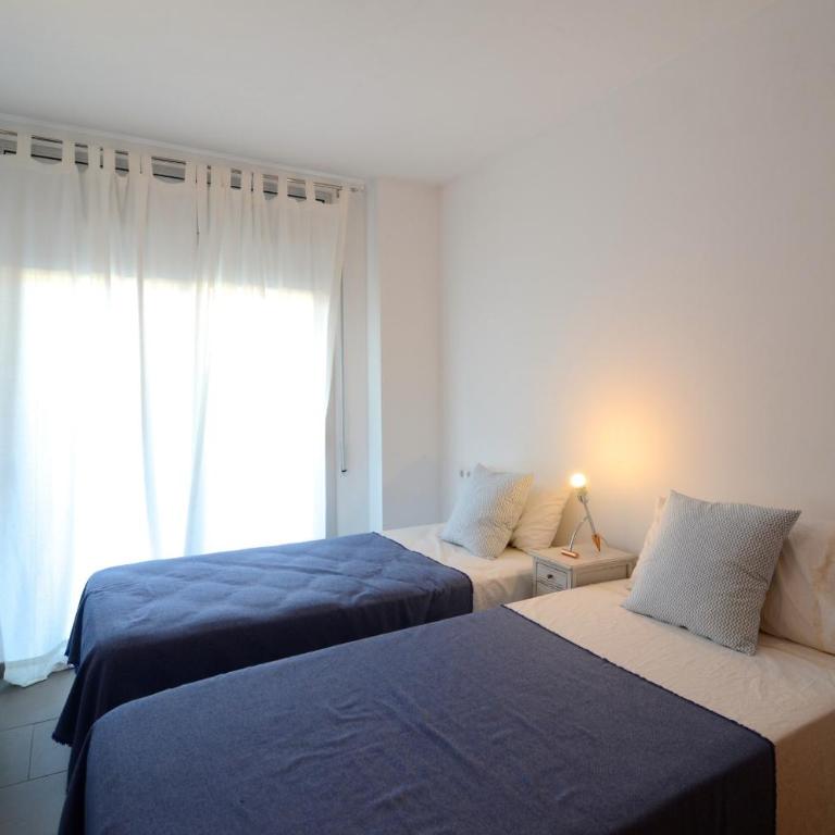 PLATJA 32 1º 1ª. - Three-Bedroom Apartment - 12