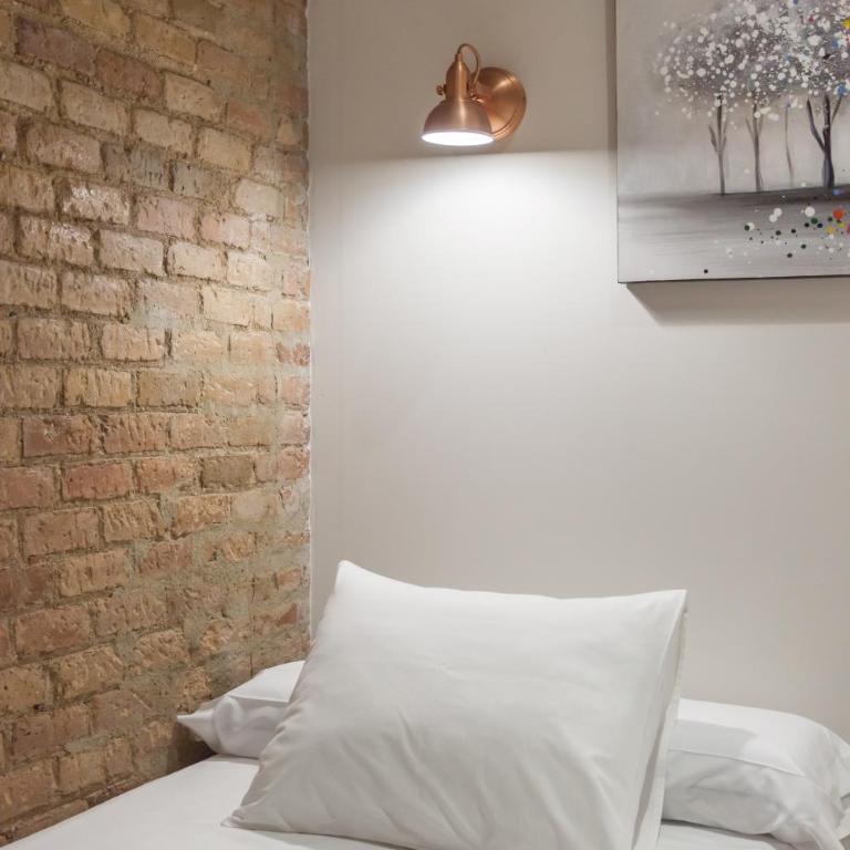 Art House Fira Apartments - Four-Bedroom Apartment with Balcony - 27