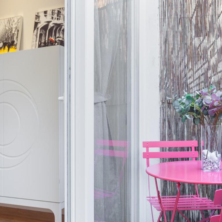 Art House Fira Apartments - Four-Bedroom Apartment with Balcony - 28