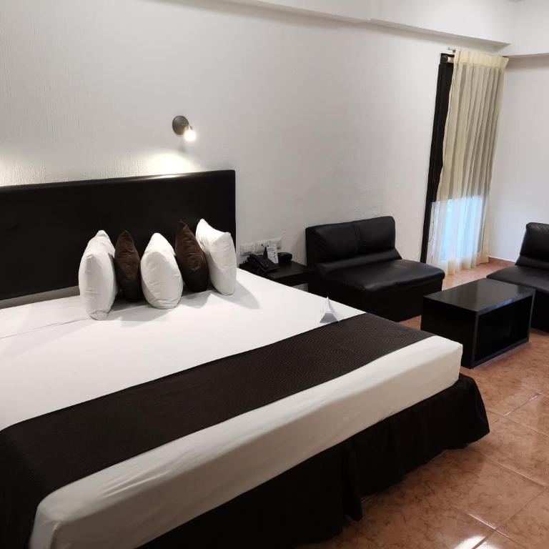 Hotel Maya Yucatan - Deluxe King Room - 1
