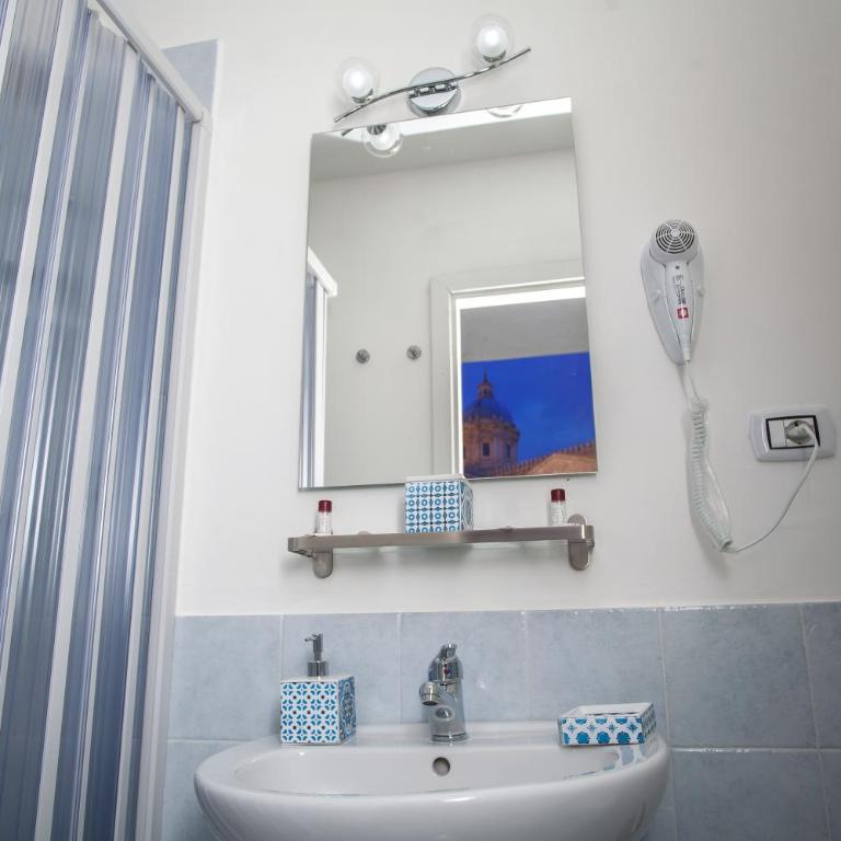 ALBA DEL CAPO - Camera Tripla con Bagno Privato - 10