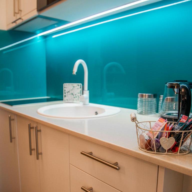 Drop In Apartments - Superior Studio - 11