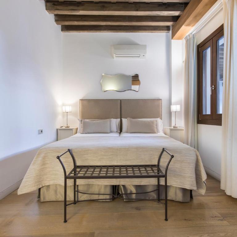 Shine Albayzín - Double or Twin Room with interior patio view - 2