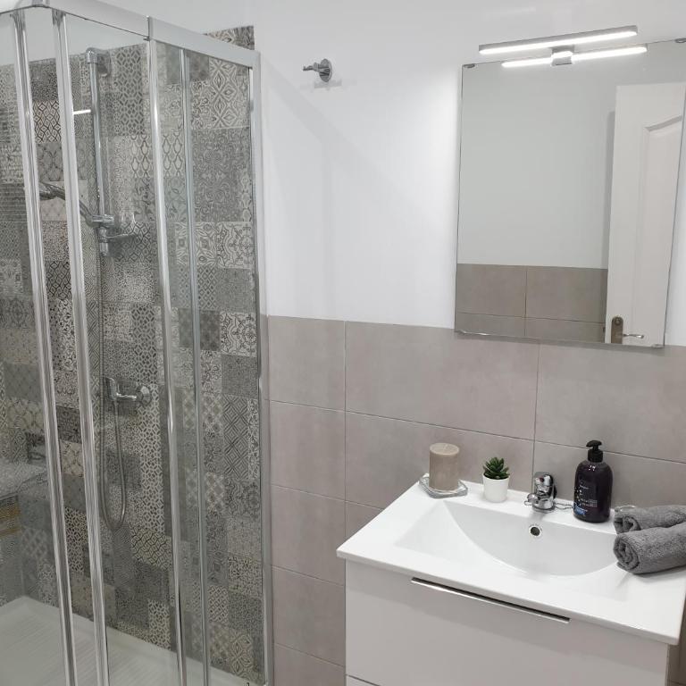 Casa Las Flores with heated pool, only 490 meters to the beach, balcony, wifi - Apartamento con vistas a la piscina - 26