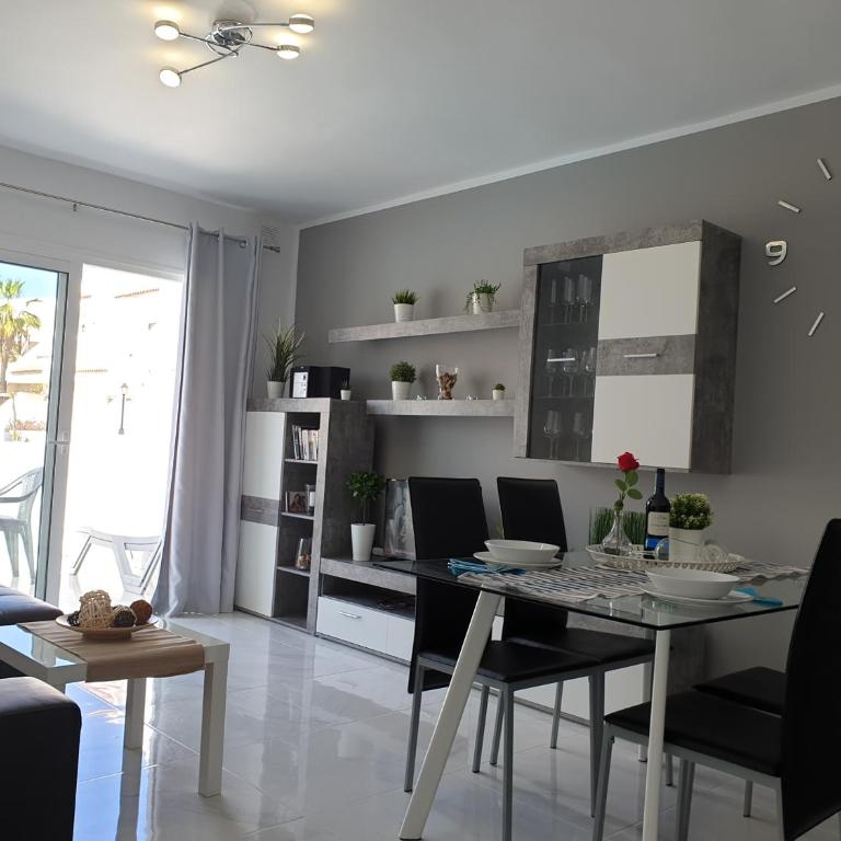 Casa Las Flores with heated pool, only 490 meters to the beach, balcony, wifi - Apartamento con vistas a la piscina - 19
