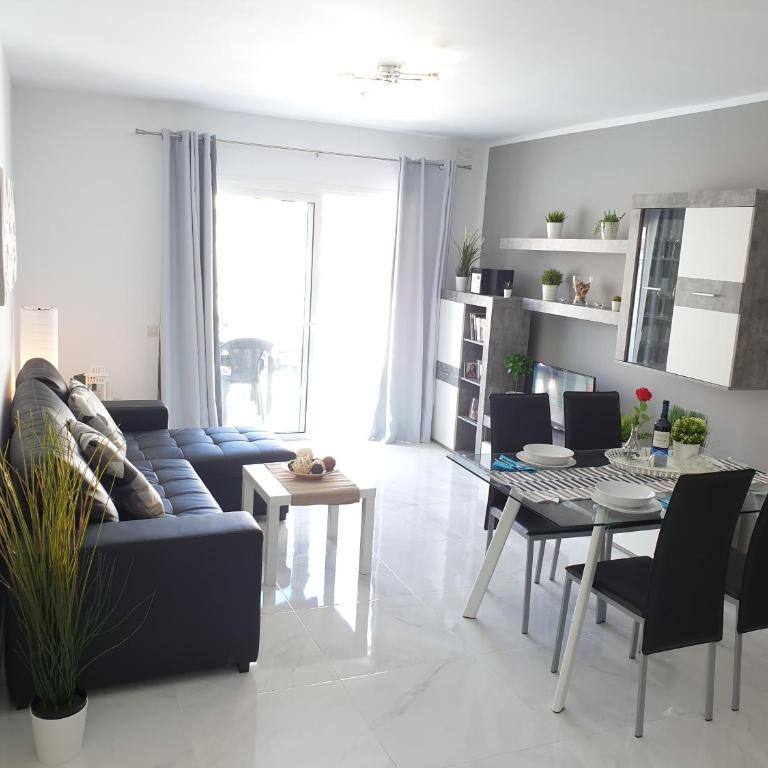 Casa Las Flores with heated pool, only 490 meters to the beach, balcony, wifi - Apartamento con vistas a la piscina - 18