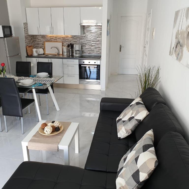 Casa Las Flores with heated pool, only 490 meters to the beach, balcony, wifi - Apartamento con vistas a la piscina - 14