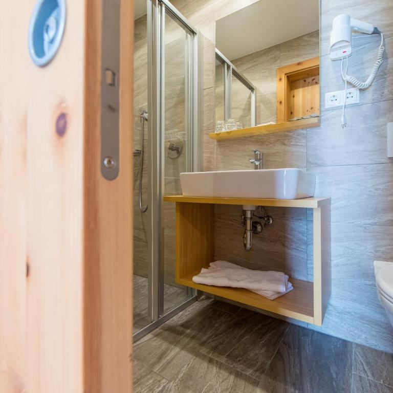 Hotel Alpenrast - Classic Doppelzimmer mit Balkon - 6
