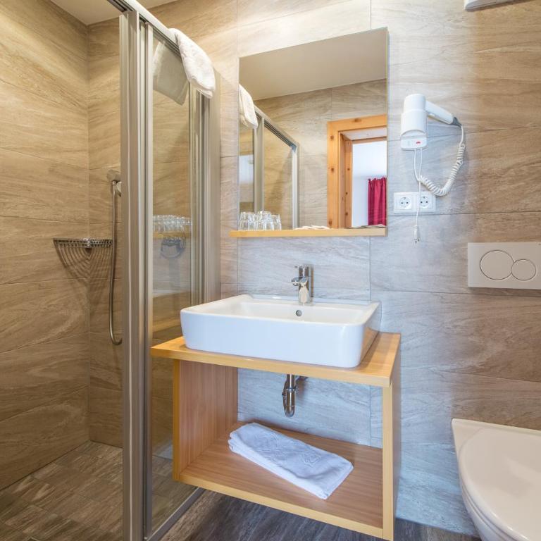 Hotel Alpenrast - Classic Doppelzimmer mit Balkon - 7