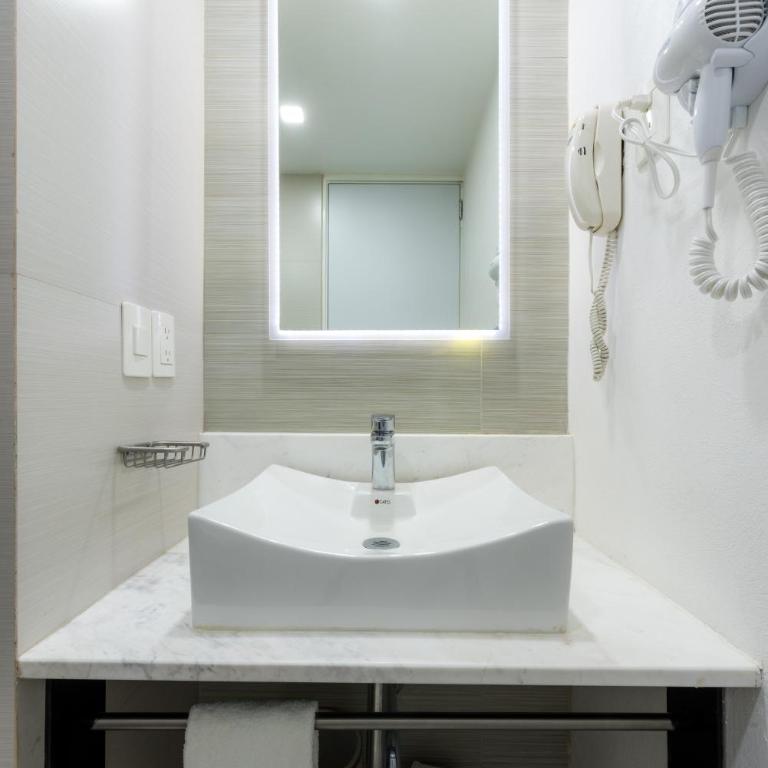 Hotel Casa Blanca - Queen Room - 7