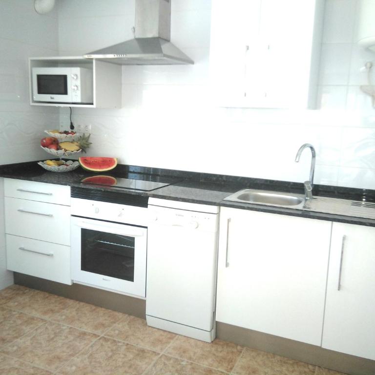Wonderful, 100 meters from the beach. - Apartment with Balcony - 8