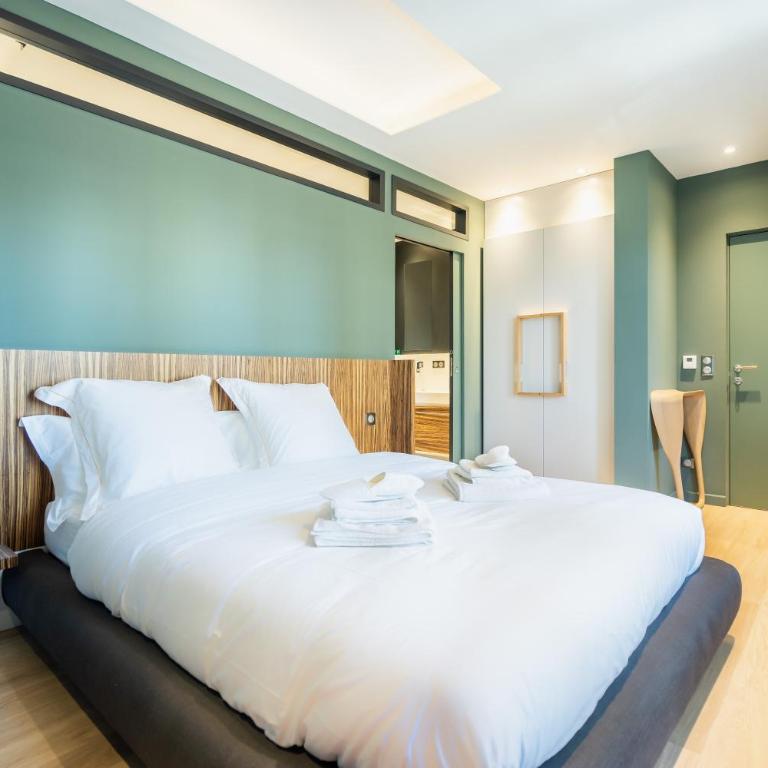 Les Suites 7 Anges - Vue Cathédrale, Parking & Centre Historique Reims - Three-Bedroom Suite CHAGALL with Terrace & Jacuzzi - 20