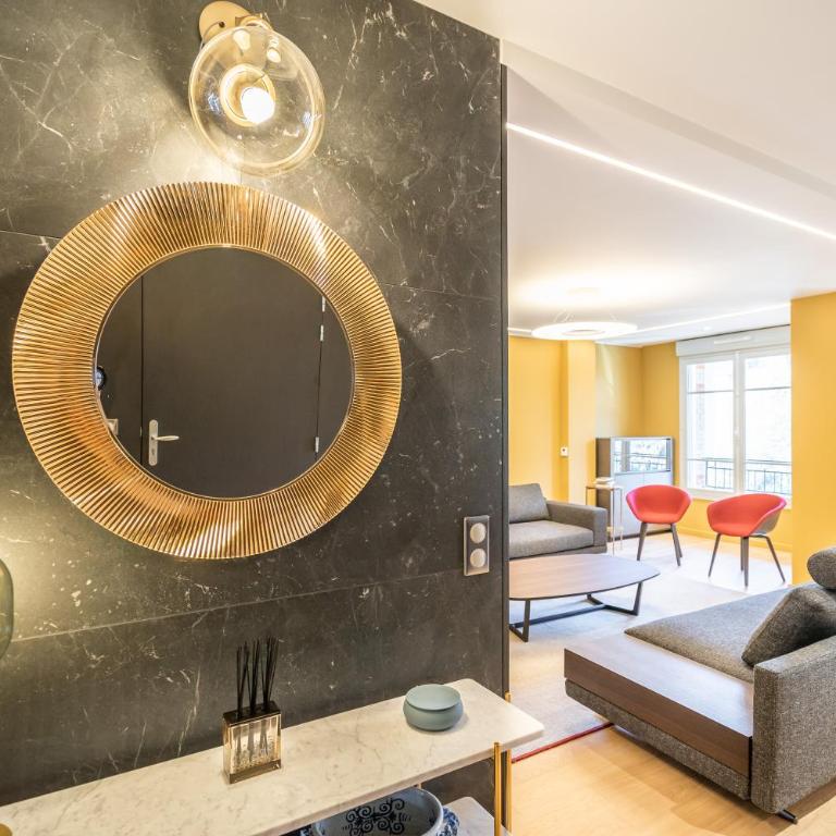 Les Suites 7 Anges - Vue Cathédrale, Parking & Centre Historique Reims - Three-Bedroom Suite CHAGALL with Terrace & Jacuzzi - 29