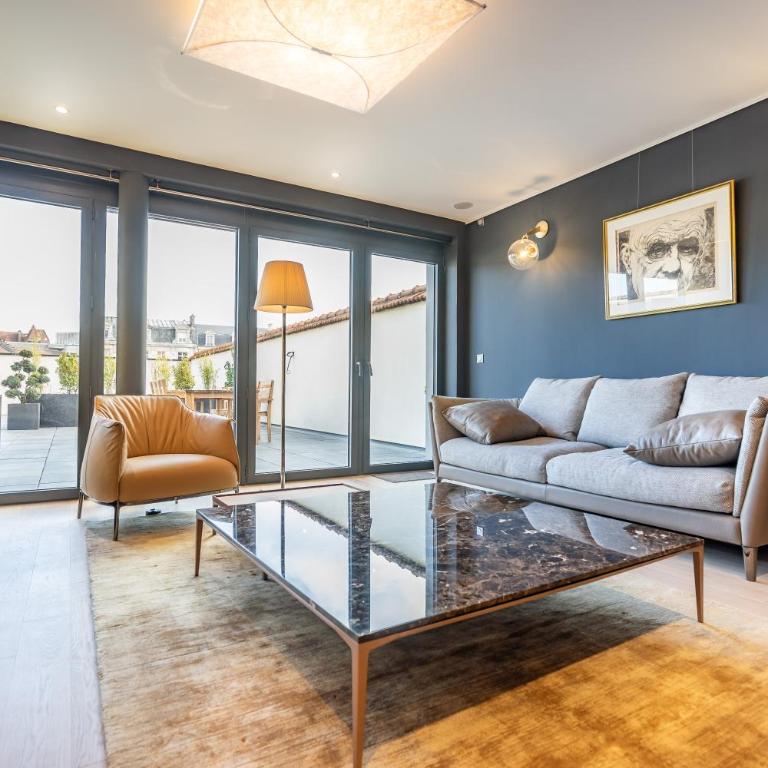 Les Suites 7 Anges - Vue Cathédrale, Parking & Centre Historique Reims - Three-Bedroom Suite CHAGALL with Terrace & Jacuzzi - 8