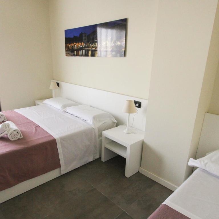 Garda Rooms - Camera Tripla con Vista Lago - 11