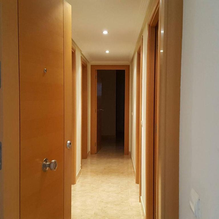 Luminoso y amplio apartamento en Salou con piscina - Two-Bedroom Apartment - 52