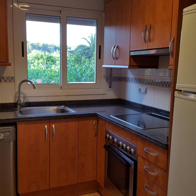 Luminoso y amplio apartamento en Salou con piscina - Two-Bedroom Apartment - 56