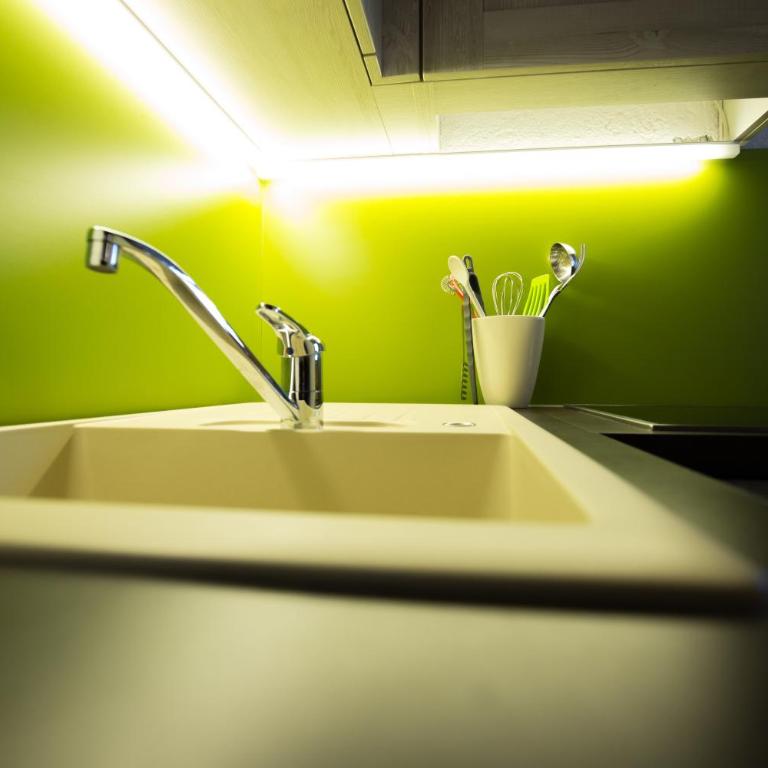 myNest Appartements - Familienzimmer mit Balkon - 11