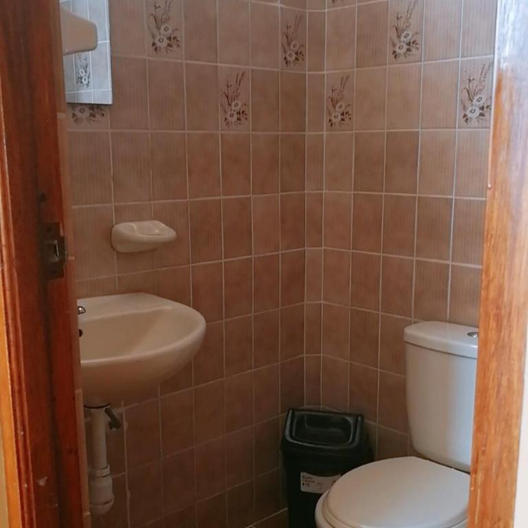 Hospedaje Casablanca - Habitación con cama grande y vistas al jardín - 2