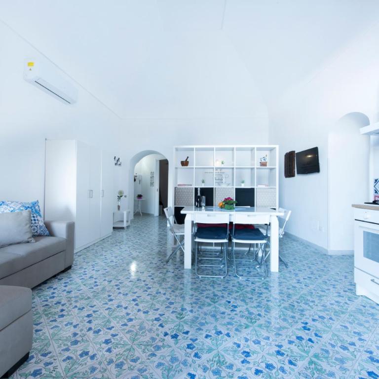 Allegra - Studio with Balcony - 5