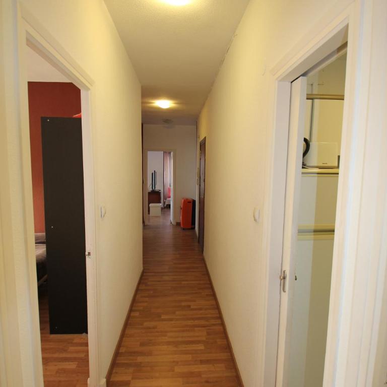 4 BEDROOMS -SENECA Center Apartment - Apartment - 24