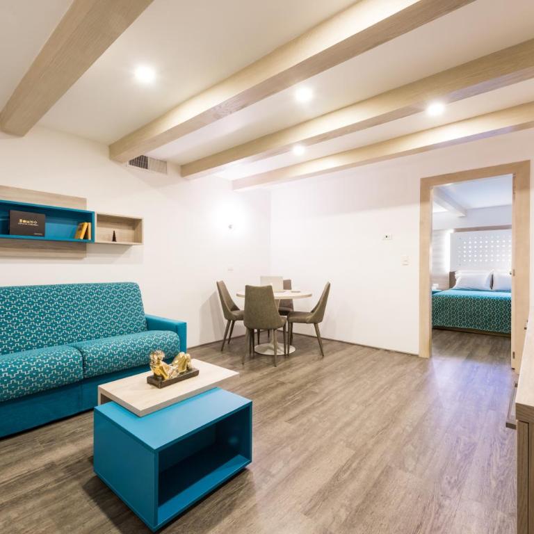Hotel Casa Blanca - Family Room with Sauna - 1