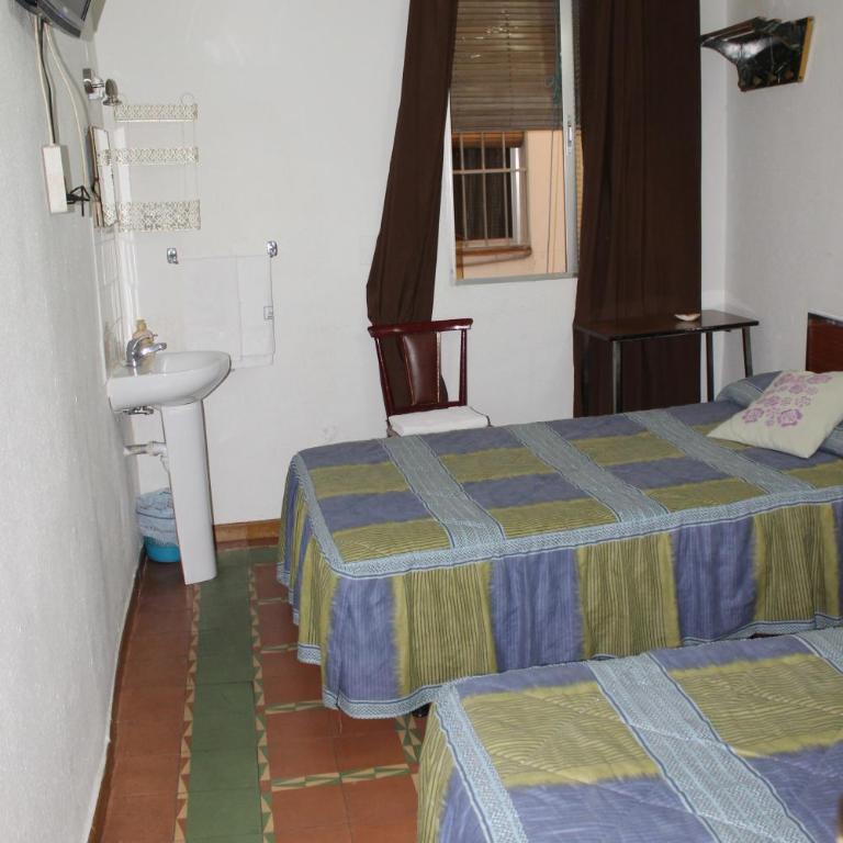 Hostal Xucar - Habitación Doble con baño compartido - 11