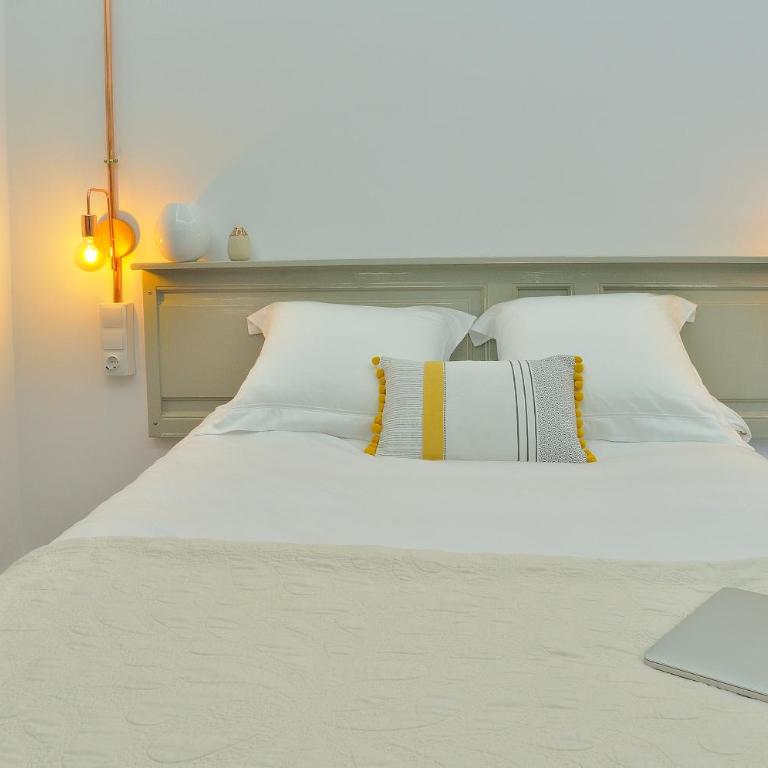 Hostal Girona - Economy Double or Twin Room with Shared Bathroom - 3