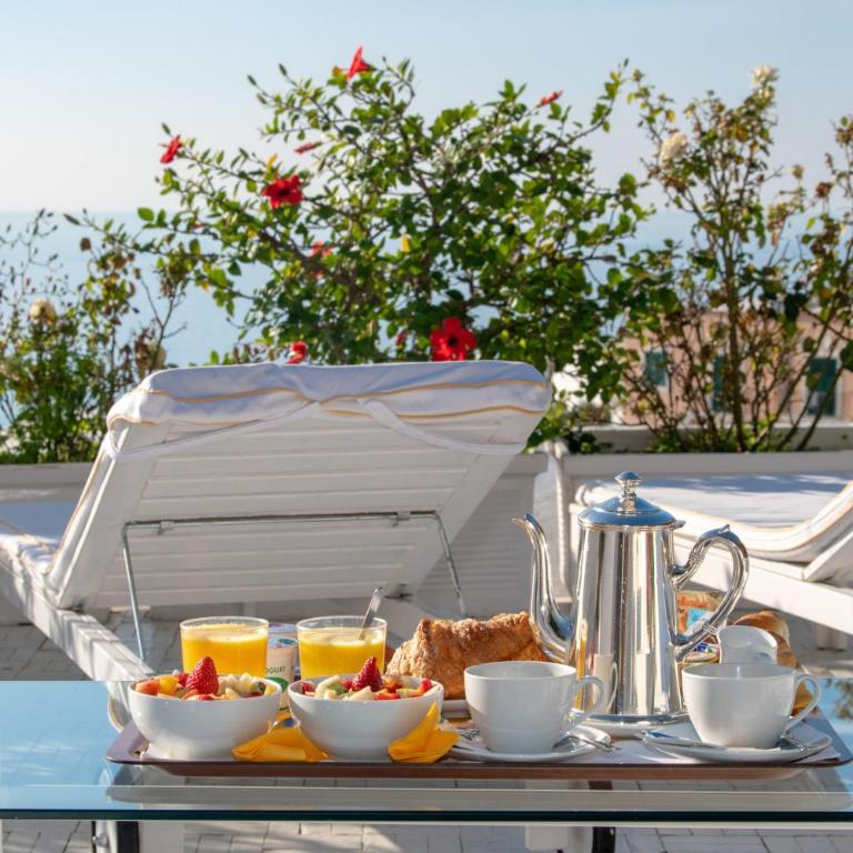 Villa Yiara - Camera Matrimoniale con Vista Mare e Idromassaggio - 16