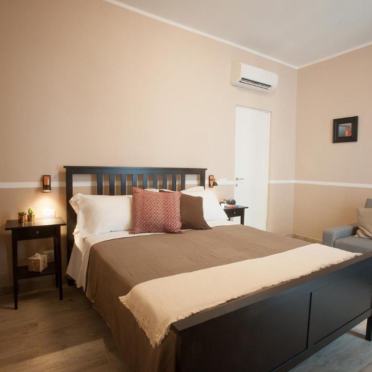 6th Land - Rent Rooms Affittacamere - Camera Matrimoniale Deluxe con Balcone - 1