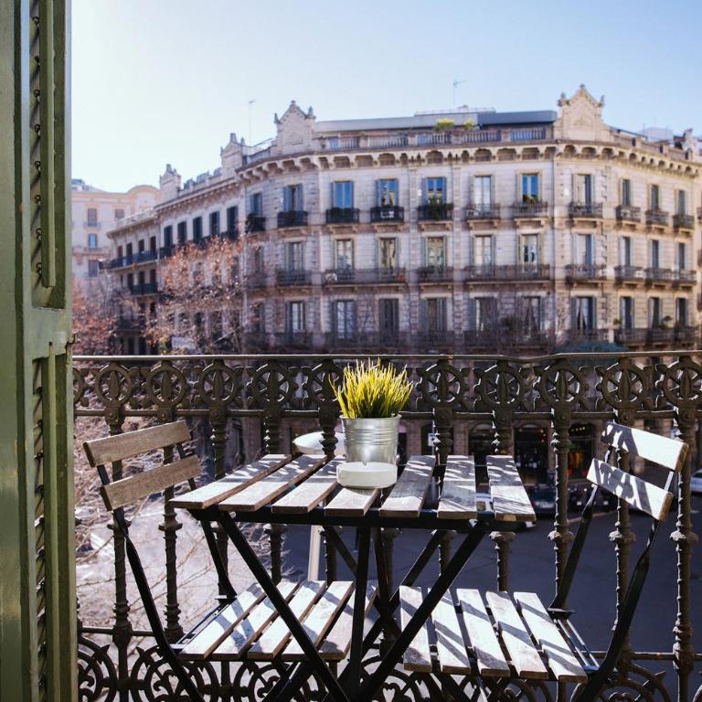 Hostal Eixample - Double or Twin Room with Balcony and with Private Bathroom - 12