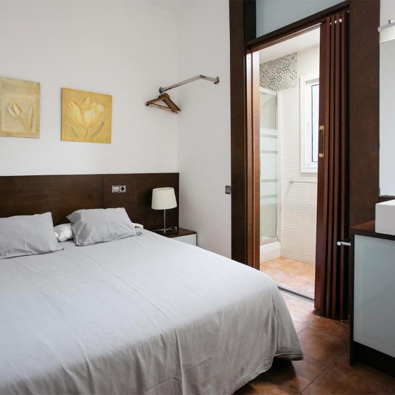 Hostal Eixample - Interior Double room with private bathroom - 1