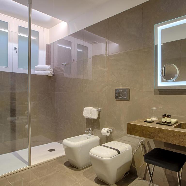 Caruso Place Luxury Rooms & Suites - Camera Tripla Deluxe - 2