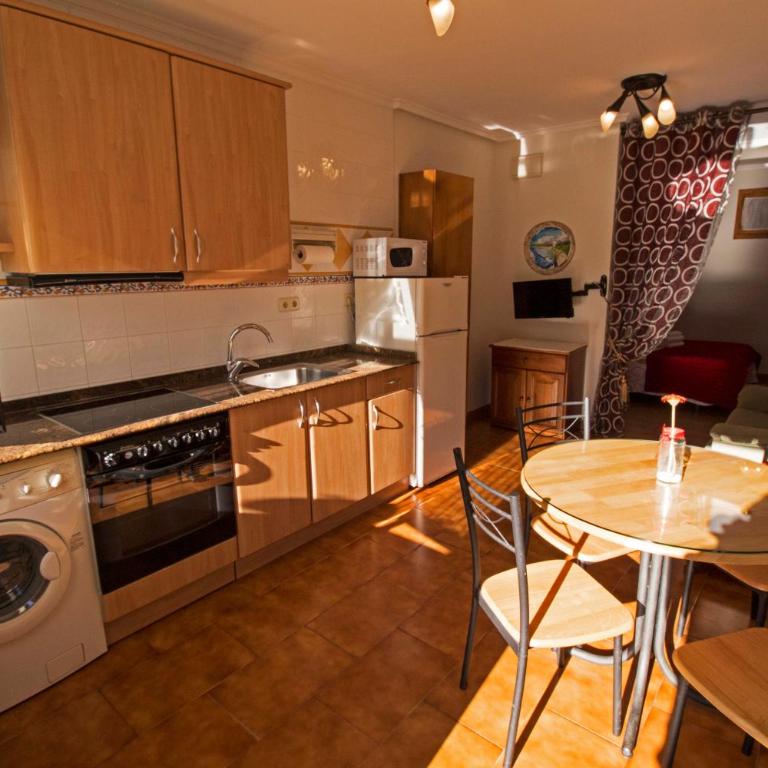 Apartamentos Las Palmeras - Apartamento de 1 dormitorio - 2