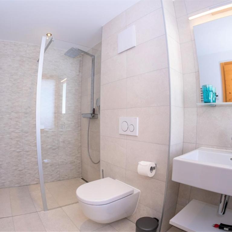 Chalet Les Rahâs by Mrs Miggins - Superior Apartment mit Whirlpool - 17