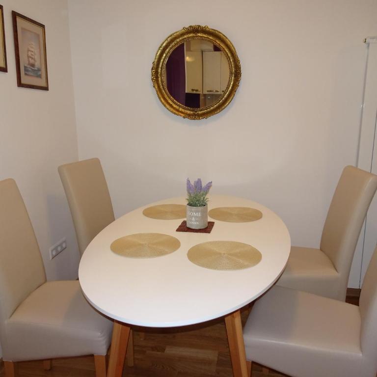 Quiet Apartment in City Center, Free Private Parking - Apartman sa 1 Spavaćom Sobom - 11
