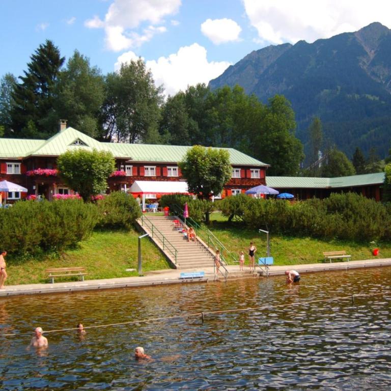 Komfort-Fewo "Allgäublick" - im südlichen Kurviertel nahe Therme, Wiesen - Bergbahnen unlimited Mai-Nov - Apartment mit 3 Schlafzimmern - 32