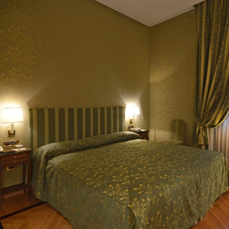 Grand Hotel Vesuvio - Camera Matrimoniale con Vista Cortile - 4