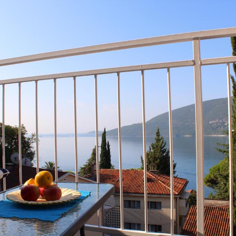 Guest House Tomanovic - Apartment with Sea View - 5