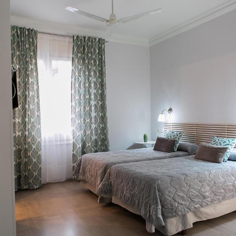 Blanc Guest House - Exterior Double or Twin Room with Private Bathroom - 12