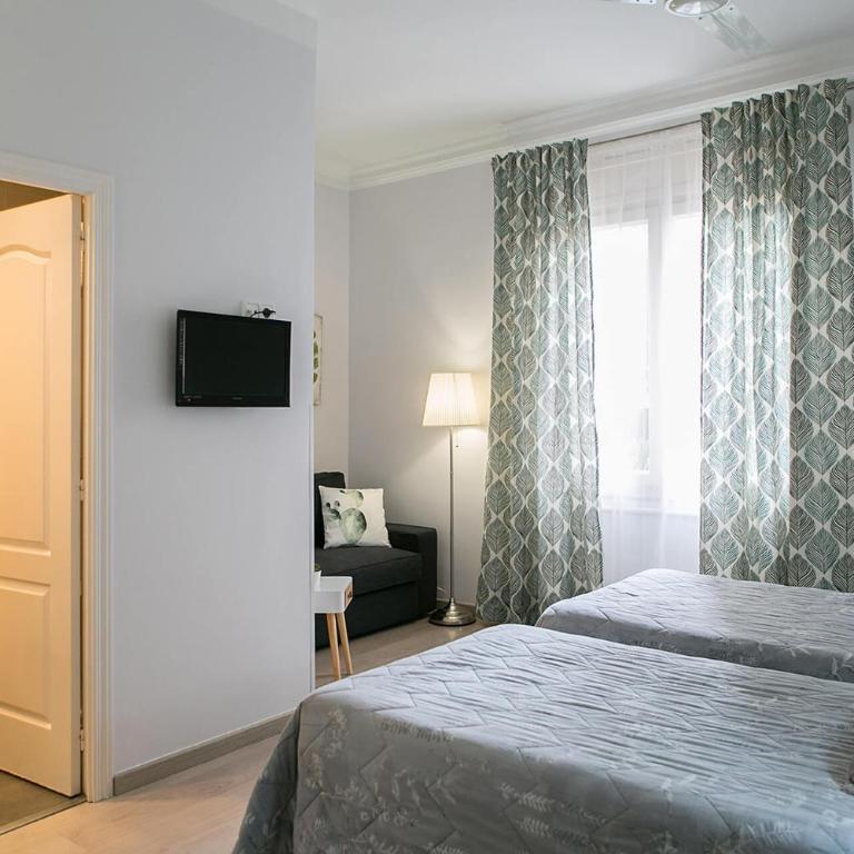 Blanc Guest House - Exterior Double or Twin Room with Private Bathroom - 4